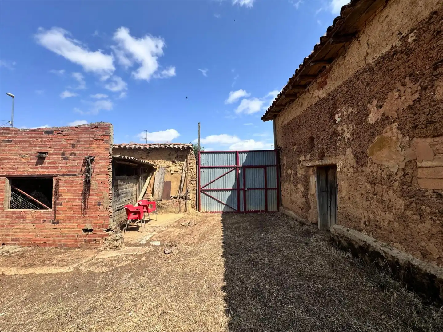 Finca rústica en venda a Calle la Era, 19, Bercianos del Real Camino Vista exterior de Finca rústica en venda en Bercianos del Real Camino amb Jardí privat