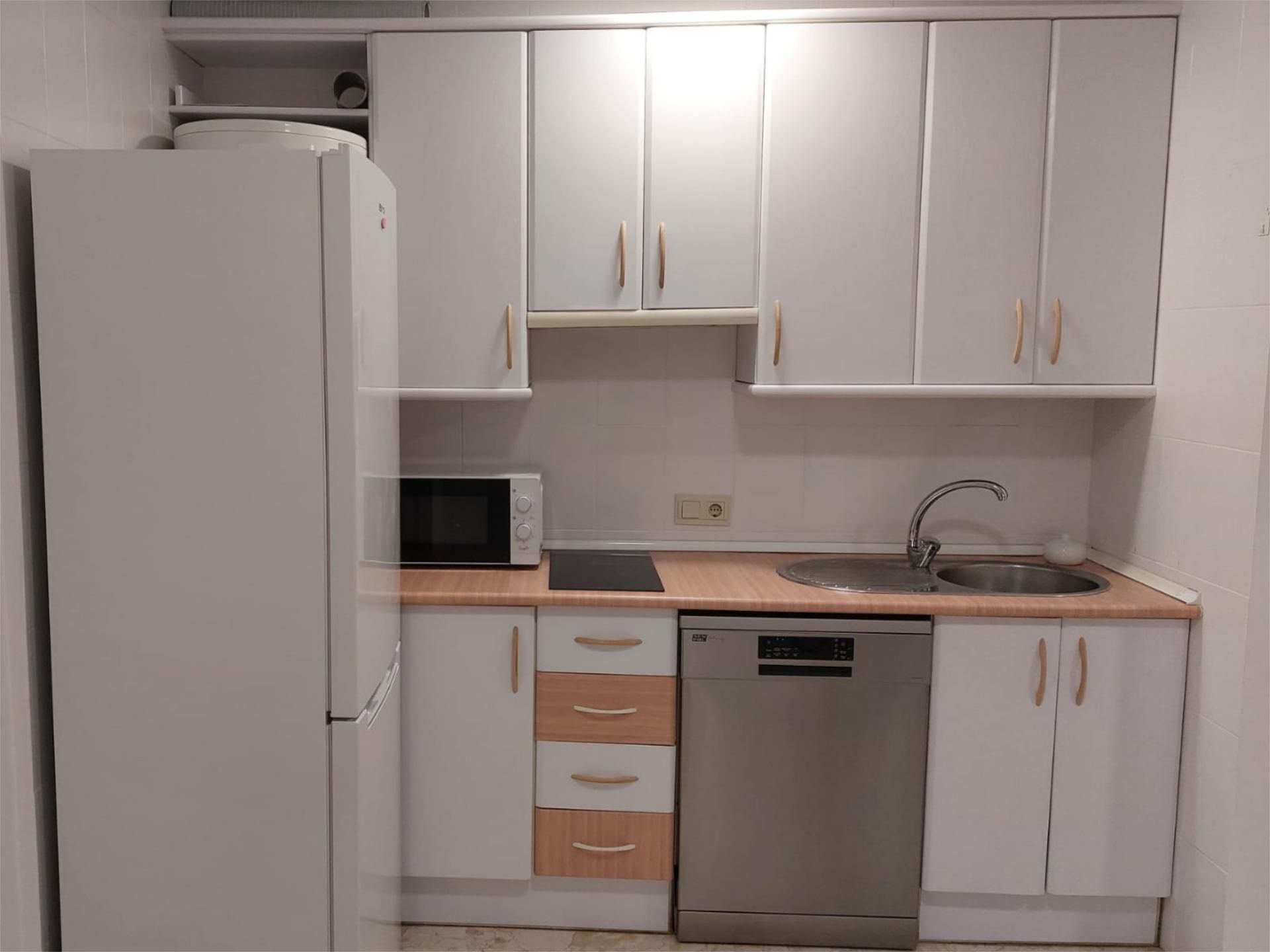 Cuina de Pis de lloguer en Estepona amb Moblat i Videoporter