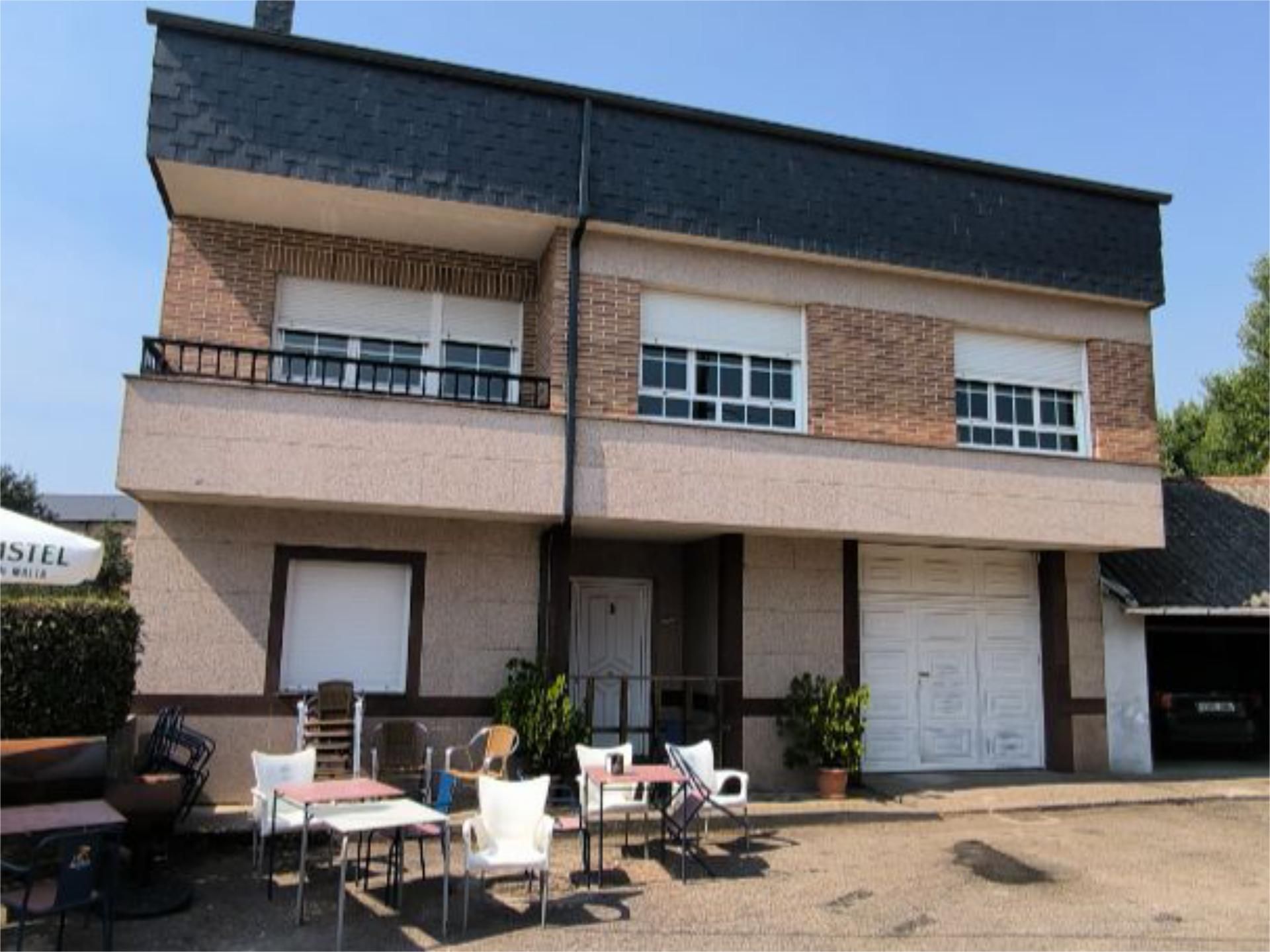 Exterior view of House or chalet for sale in Villagatón  with Terrace and Balcony