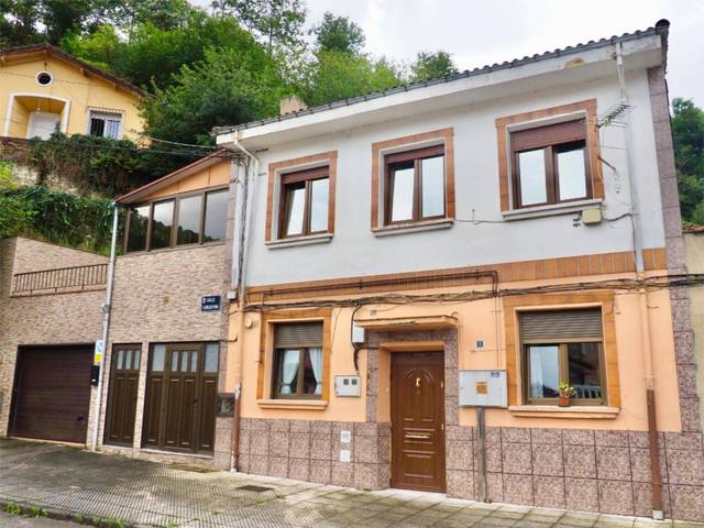 Piso en Venta en Calle Carlos Roa, 1 en San Martín del Rey Aurelio