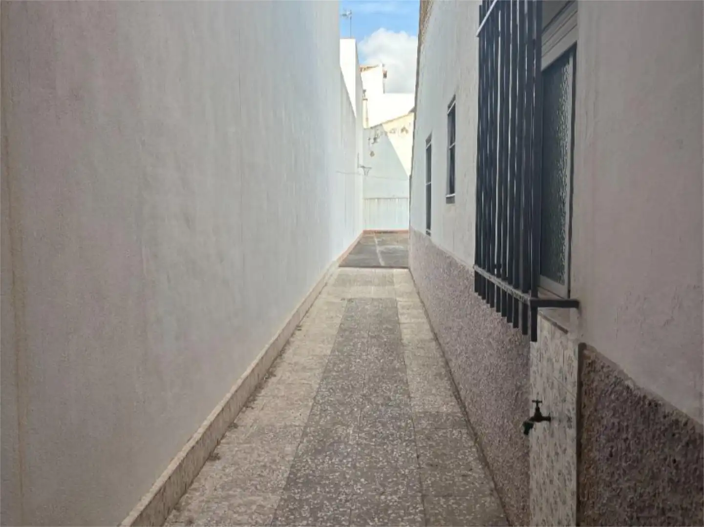 Vista exterior de Dúplex en venta en San Juan del Puerto con Terraza y Balcón