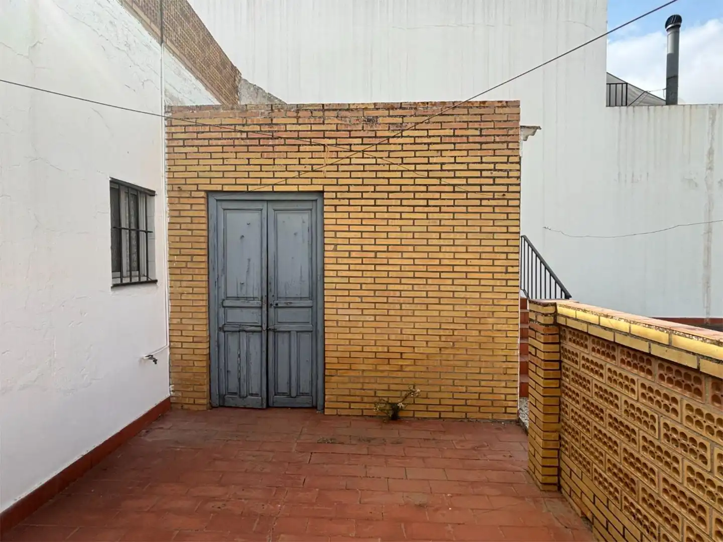 Vista exterior de Dúplex en venta en San Juan del Puerto con Terraza y Balcón