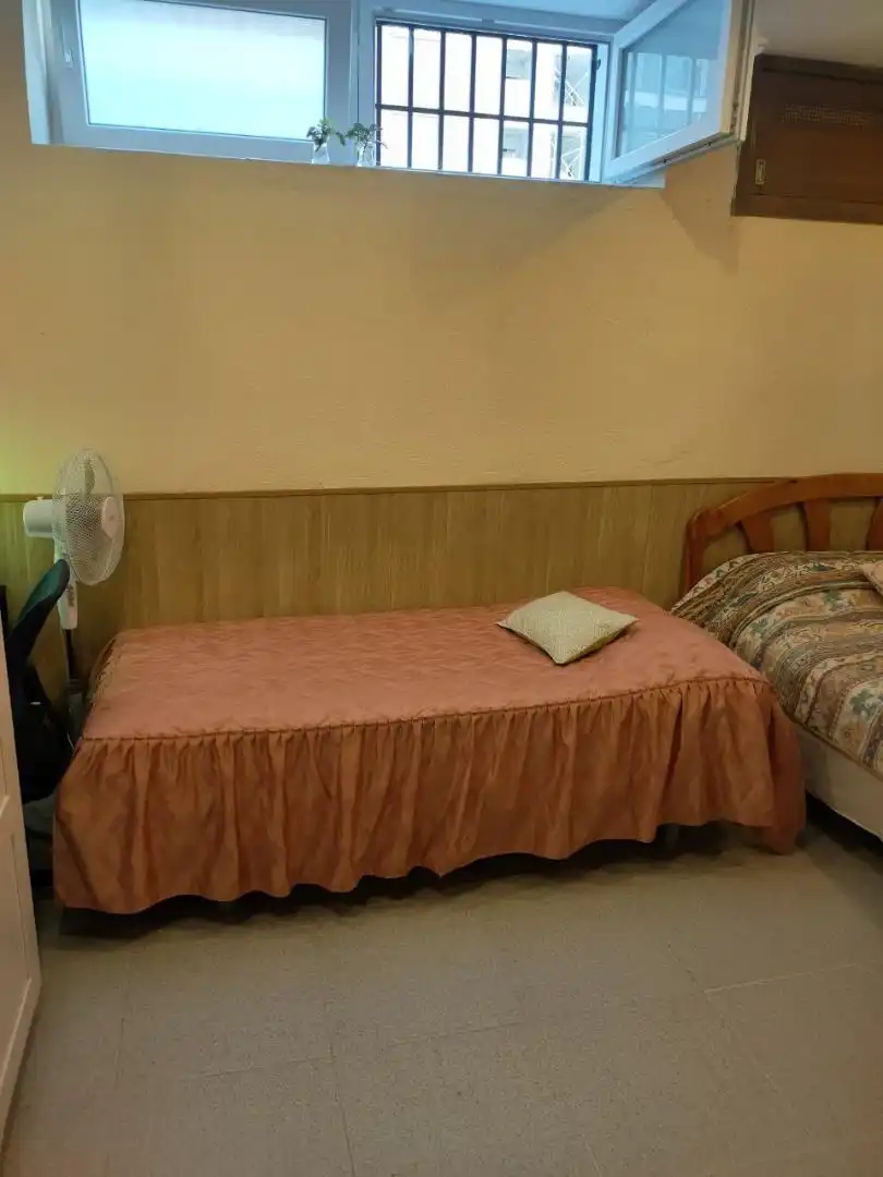 Schlafzimmer von Erdgeschoss zur untervermieten in Madrid mit Heizung, Parkett und Möbliert