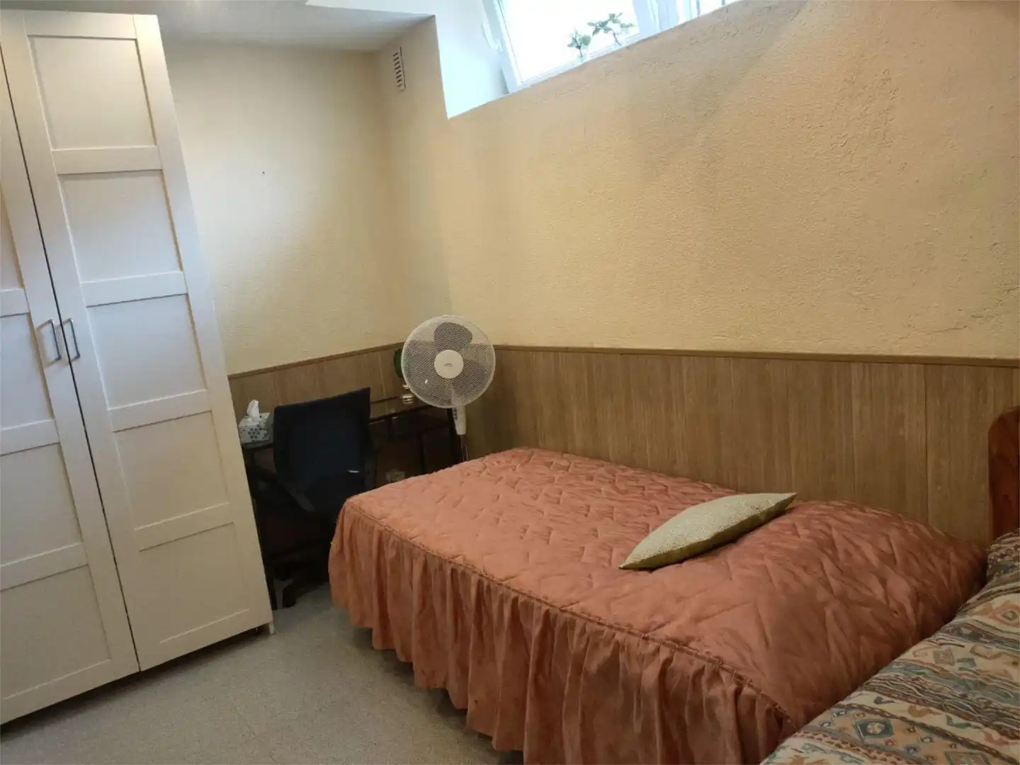 Schlafzimmer von Erdgeschoss zur untervermieten in Madrid mit Heizung, Parkett und Möbliert