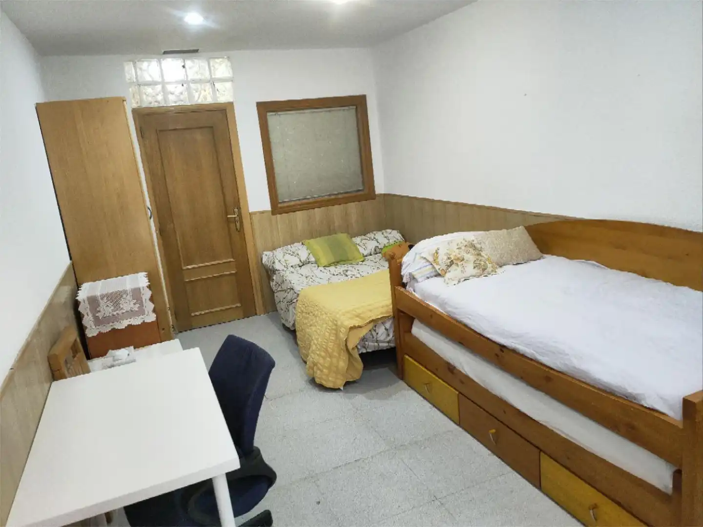 Schlafzimmer von Erdgeschoss zur untervermieten in Madrid mit Heizung, Parkett und Möbliert