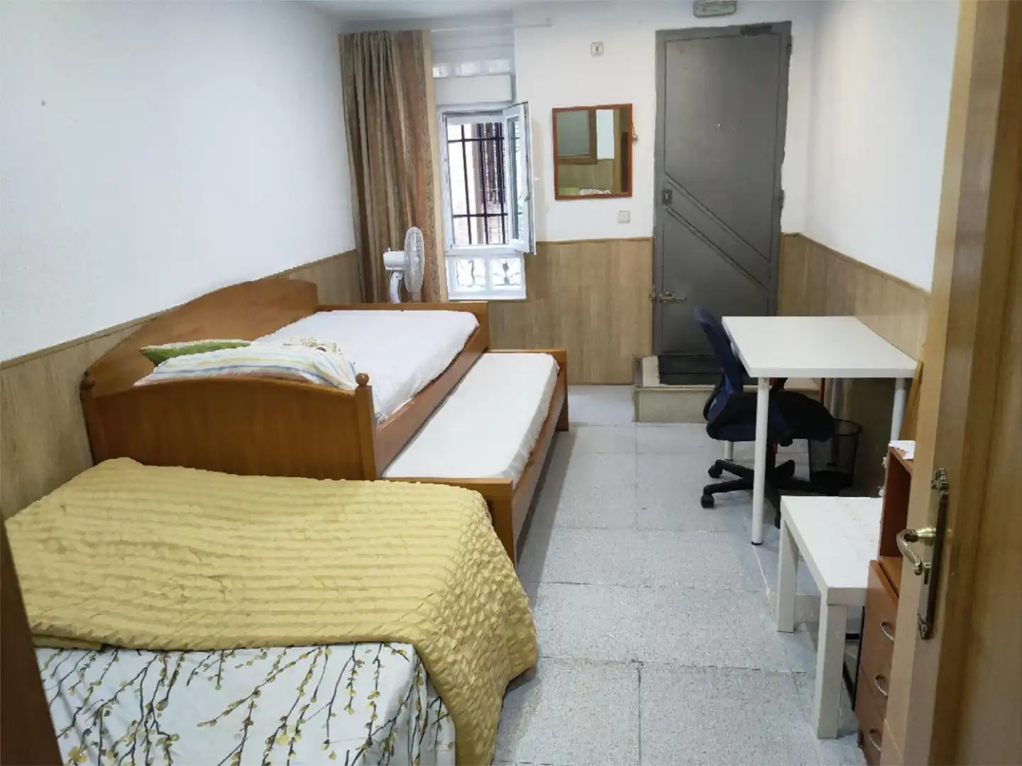 Schlafzimmer von Erdgeschoss zur untervermieten in Madrid mit Heizung, Parkett und Möbliert