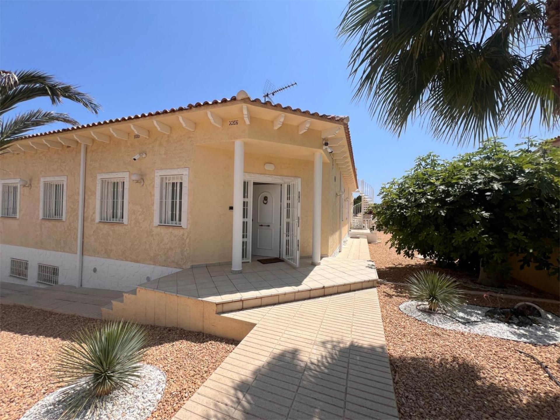 Vista exterior de Piso en venta en La Nucia con Aire acondicionado, Terraza y Piscina