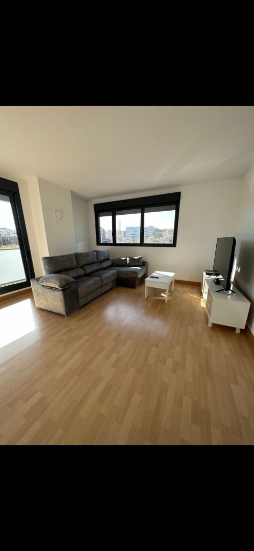 Flat to share in Carrer Doctor Ramon Solanich i Riera, 20, Collblanc