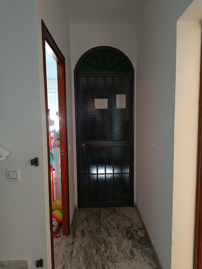 Casa adosada en venda en Sanlúcar la Mayor amb Aire condicionat i Balcó