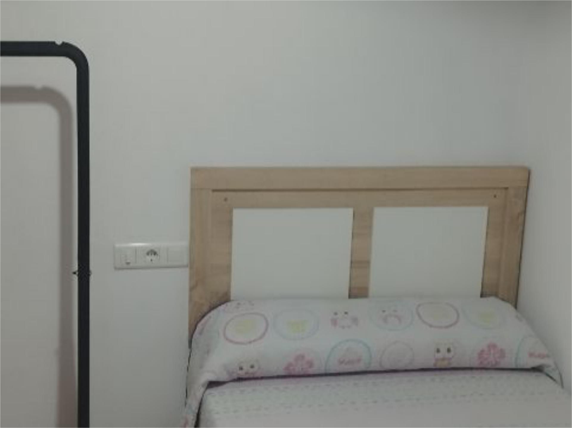 Dormitori de Casa adosada per a compartir en Peligros amb Aire condicionat, Jardí privat i Moblat