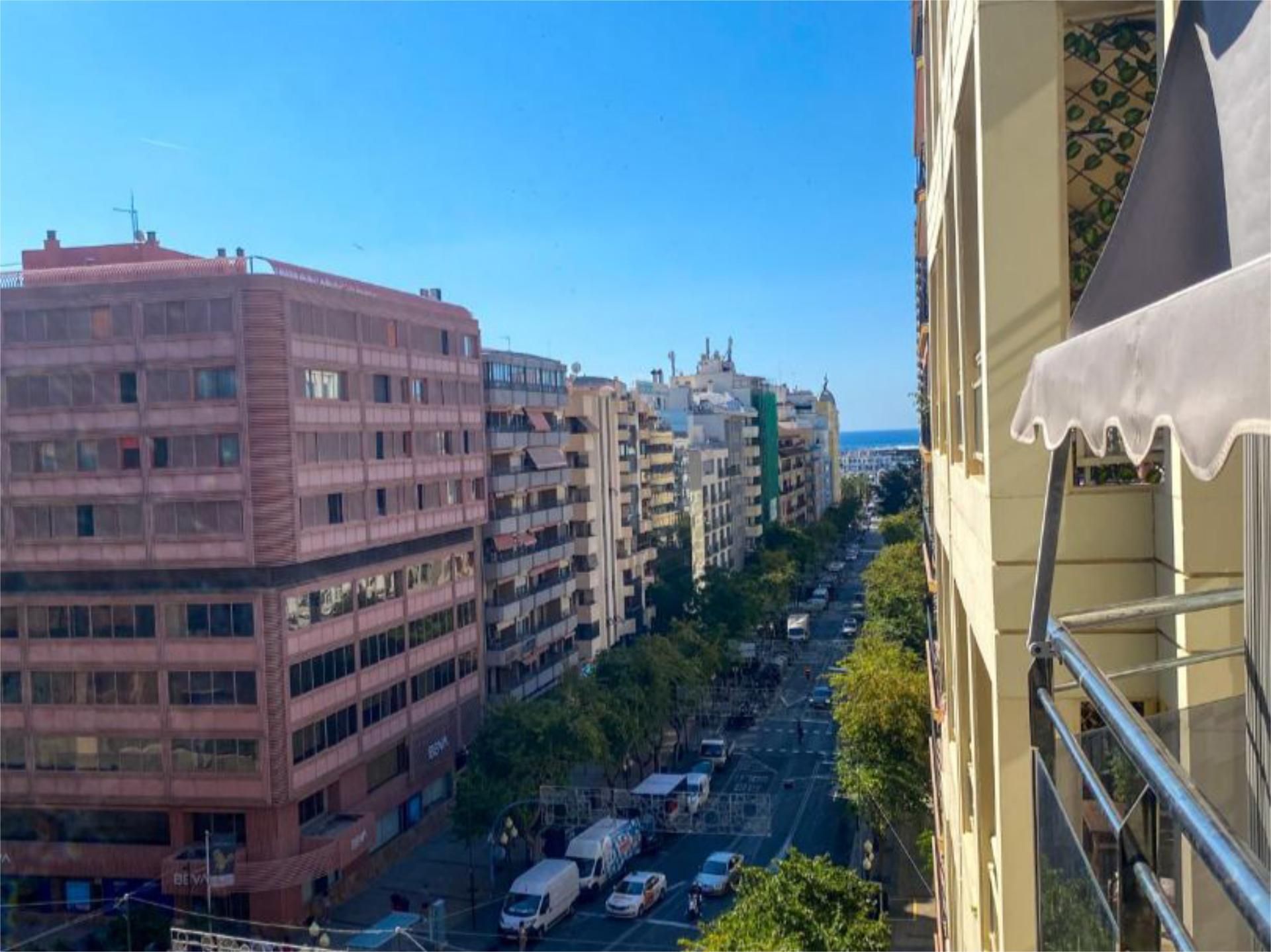 Vista exterior de Pis de lloguer en Alicante / Alacant amb Parquet, Terrassa i Moblat