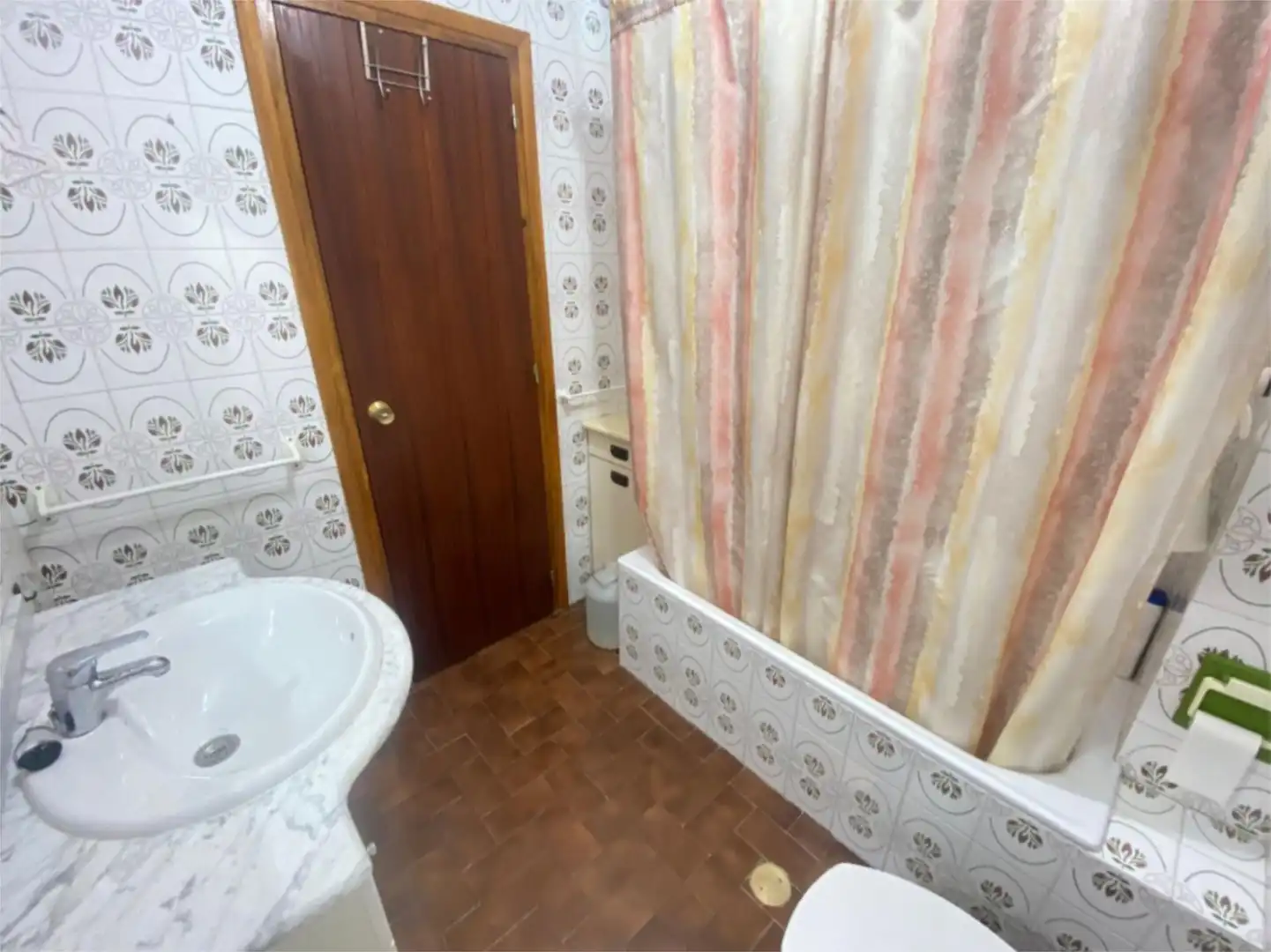 Piso en venta en Calle Santa Teresa, 44, Candeleda Baño de Piso en venta en Candeleda con Terraza y Amueblado