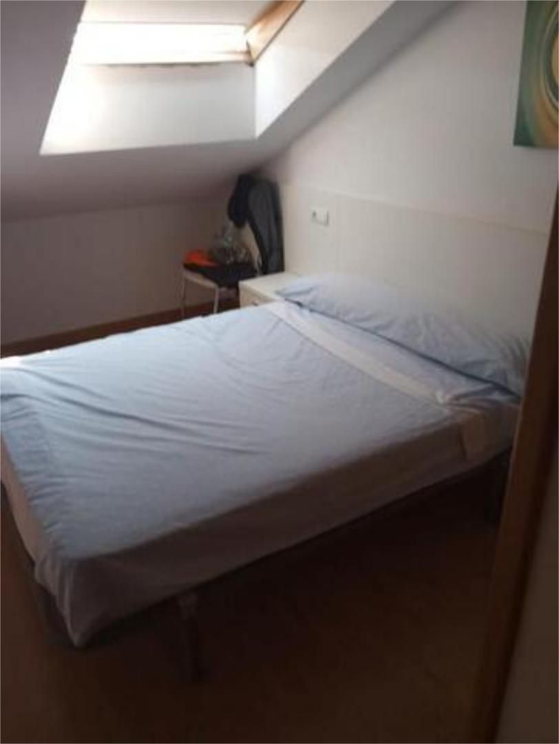 Dormitori de Apartament de lloguer en Ponferrada amb Calefacció, Moblat i Es permeten mascotes