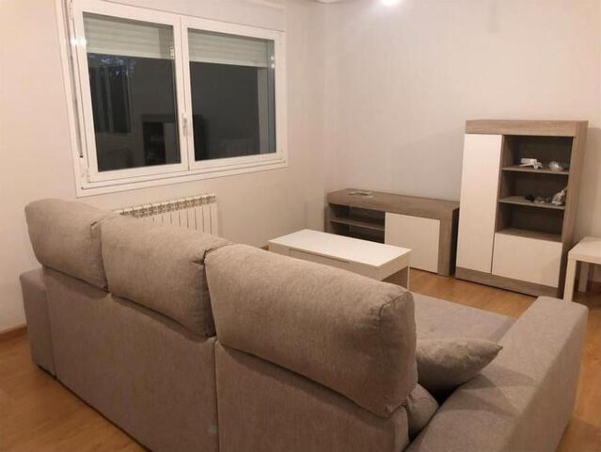 Sala de estar de Piso de alquiler en Boñar con Calefacción, Terraza y Amueblado
