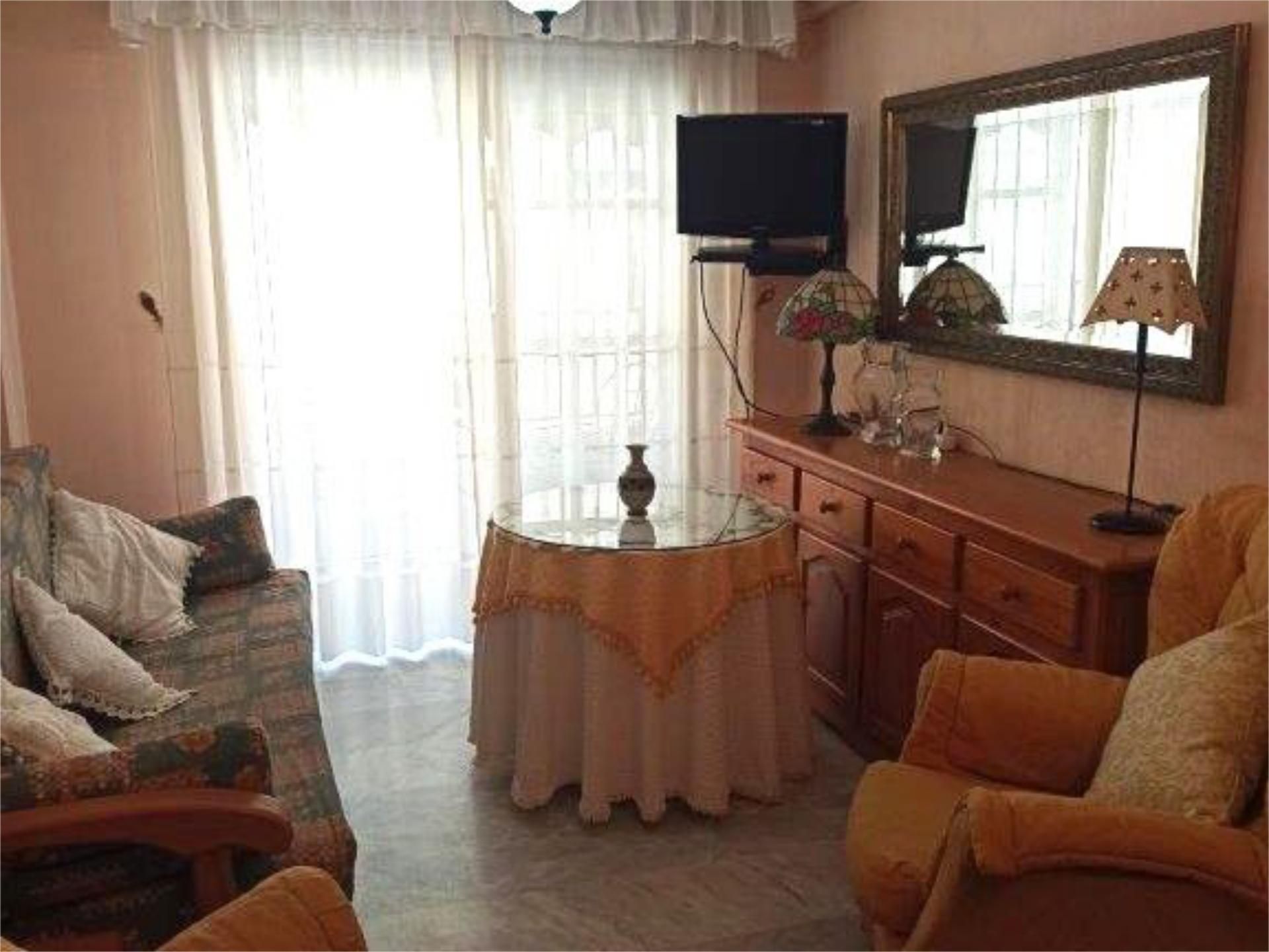 Sala d'estar de Pis en venda en Almuñécar amb Aire condicionat, Terrassa i Moblat