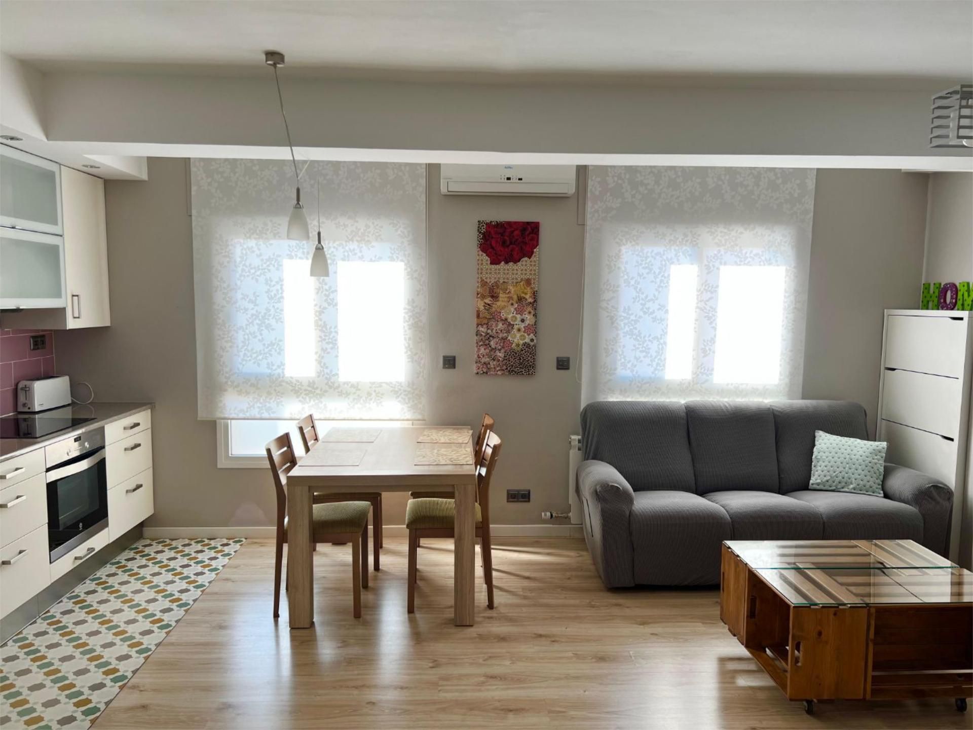 Sala d'estar de Pis en venda en  Huesca Capital amb Aire condicionat i Balcó