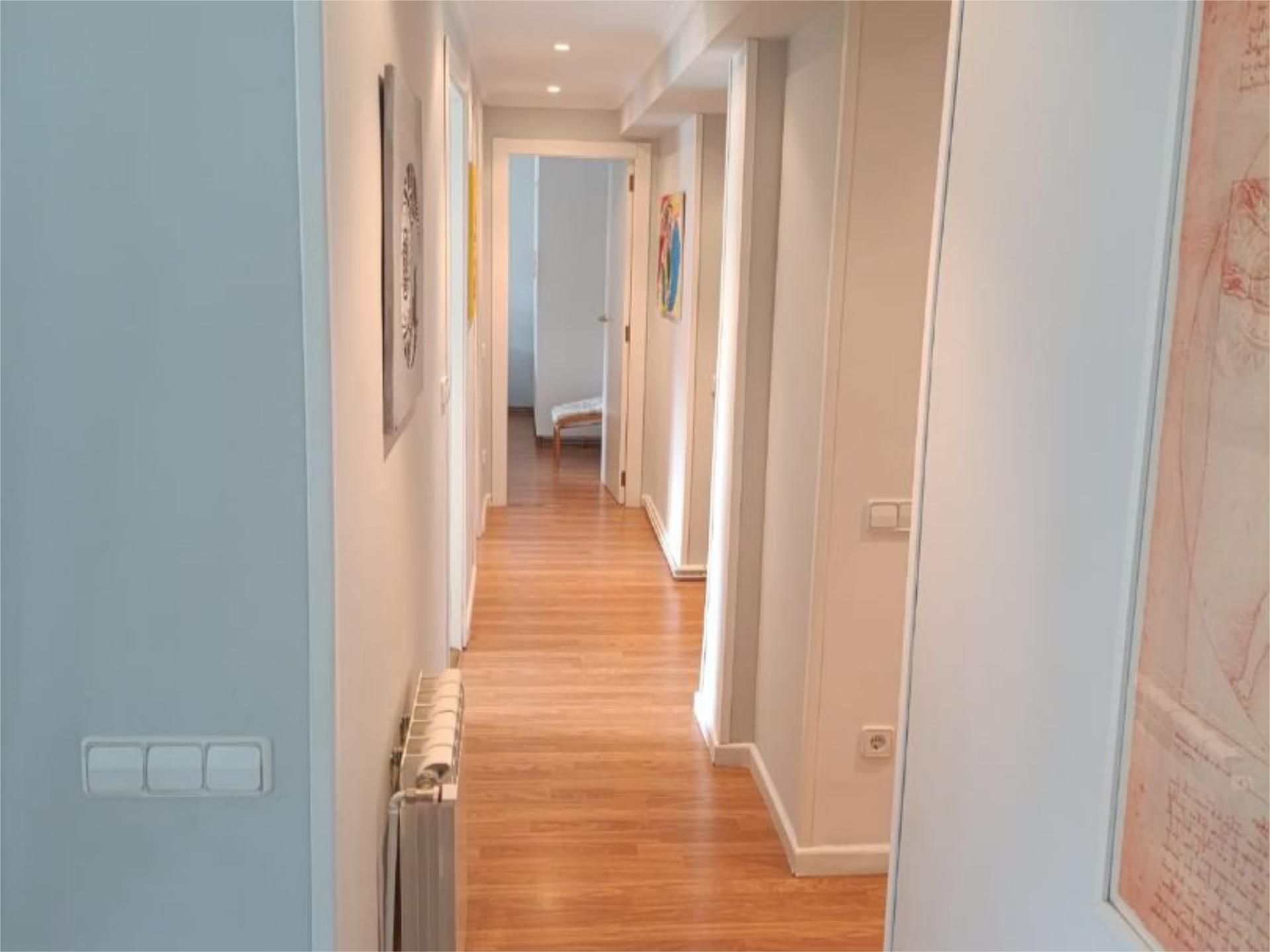 Flat for sale in  Valencia Capital  with Air Conditioner and Balcony