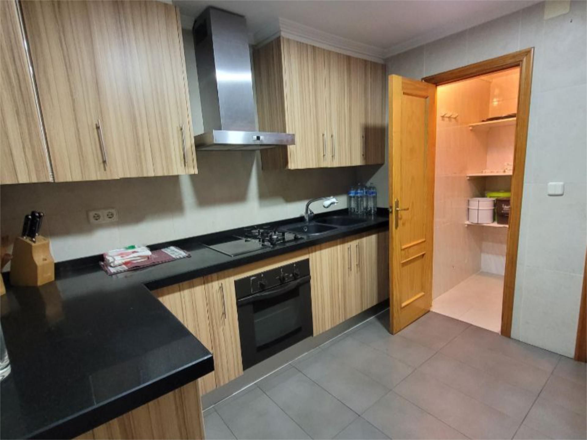 Cocina de Piso de alquiler en  Albacete Capital con Calefacción, Terraza y Amueblado