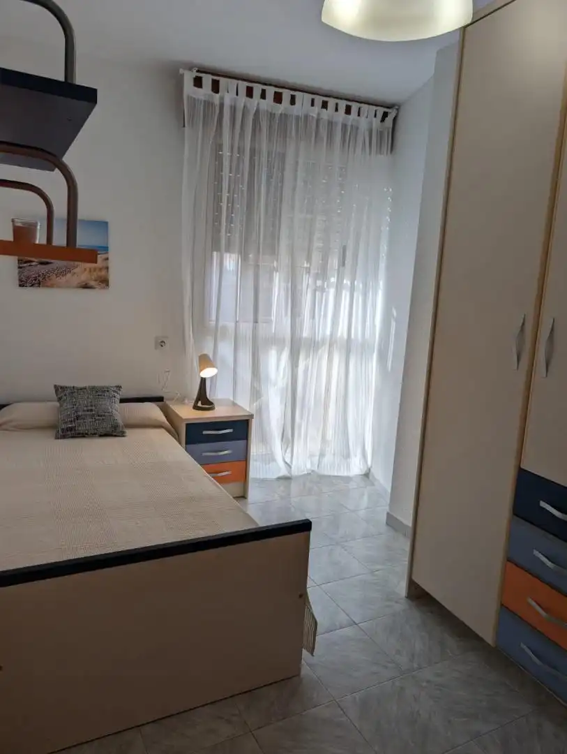 Habitación en Travesía de San Luis, 52, San Luis Habitación de Piso para compartir en Almería con Aire acondicionado, Parquet y Amueblado