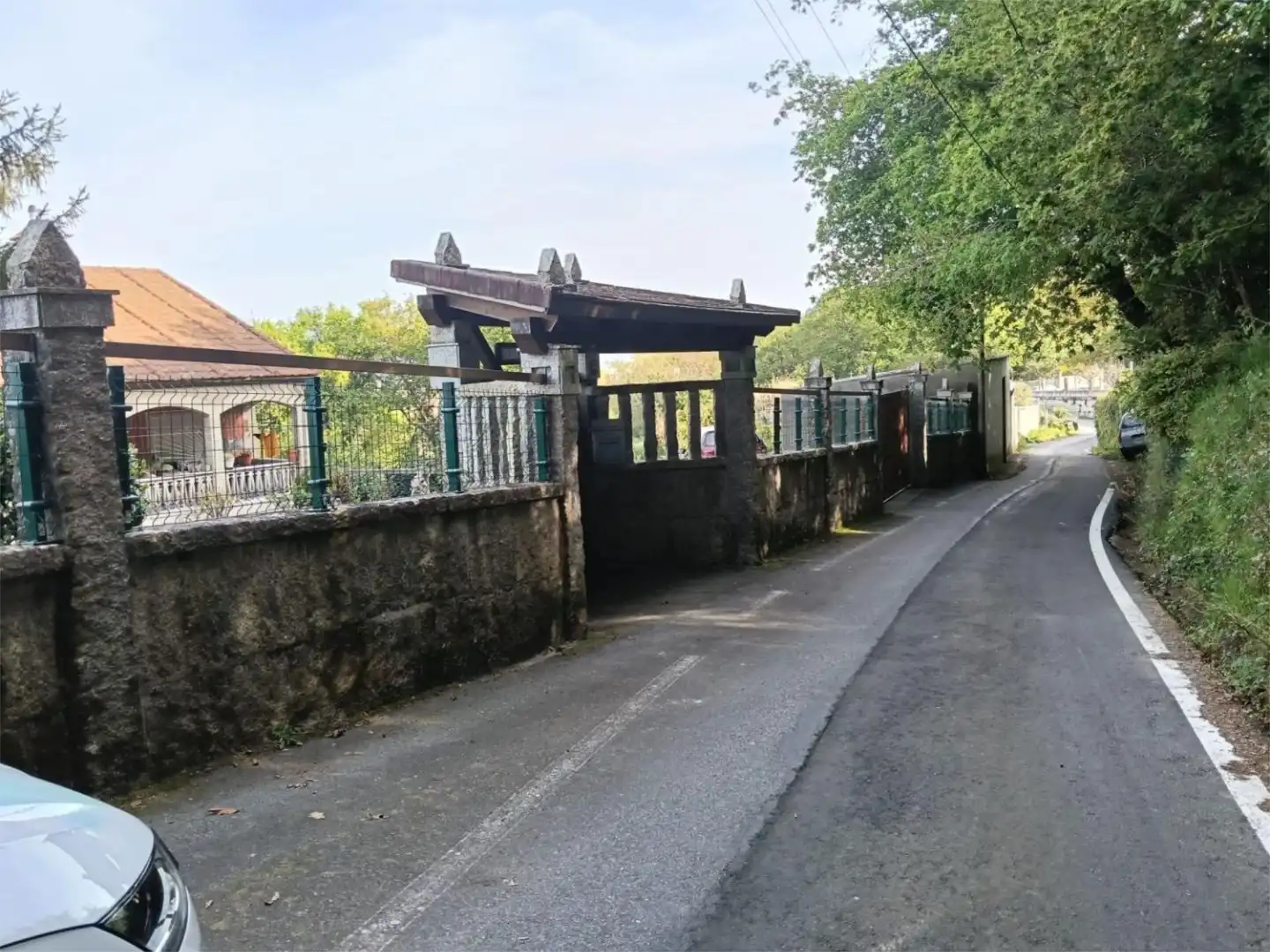 Außenansicht von Einfamilien-Reihenhaus zum Verkauf in Lalín mit Privatgarten und Möbliert