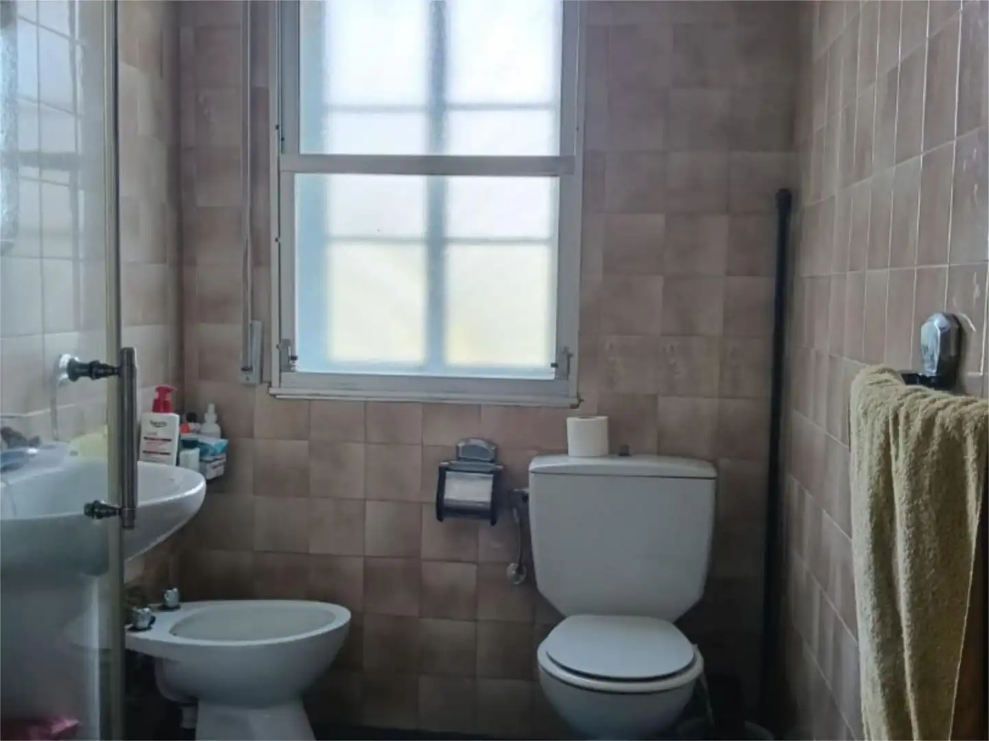 Badezimmer von Einfamilien-Reihenhaus zum Verkauf in Lalín mit Privatgarten und Möbliert