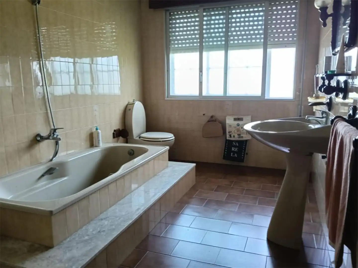 Badezimmer von Einfamilien-Reihenhaus zum Verkauf in Lalín mit Privatgarten und Möbliert