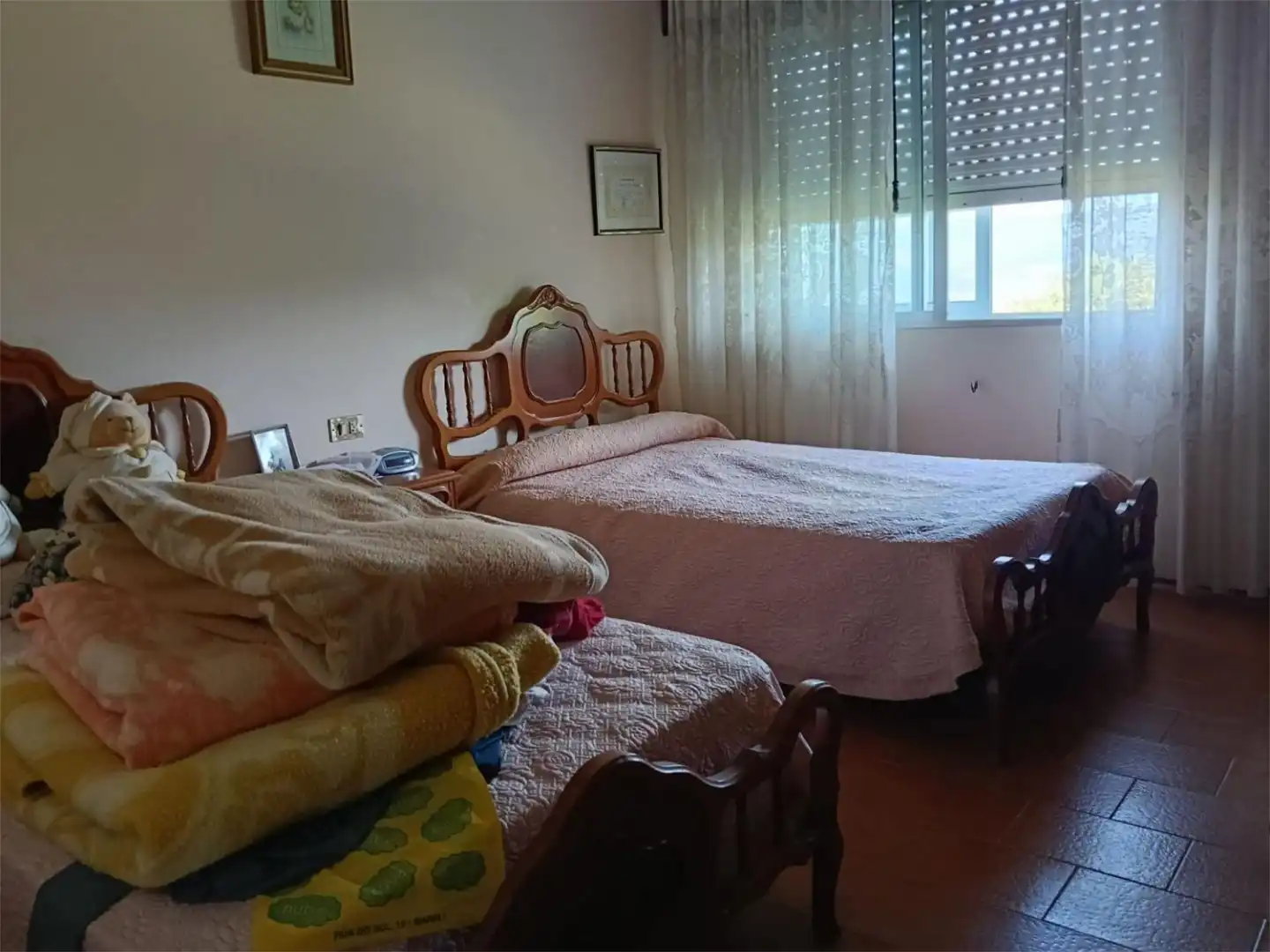 Schlafzimmer von Einfamilien-Reihenhaus zum Verkauf in Lalín mit Privatgarten und Möbliert
