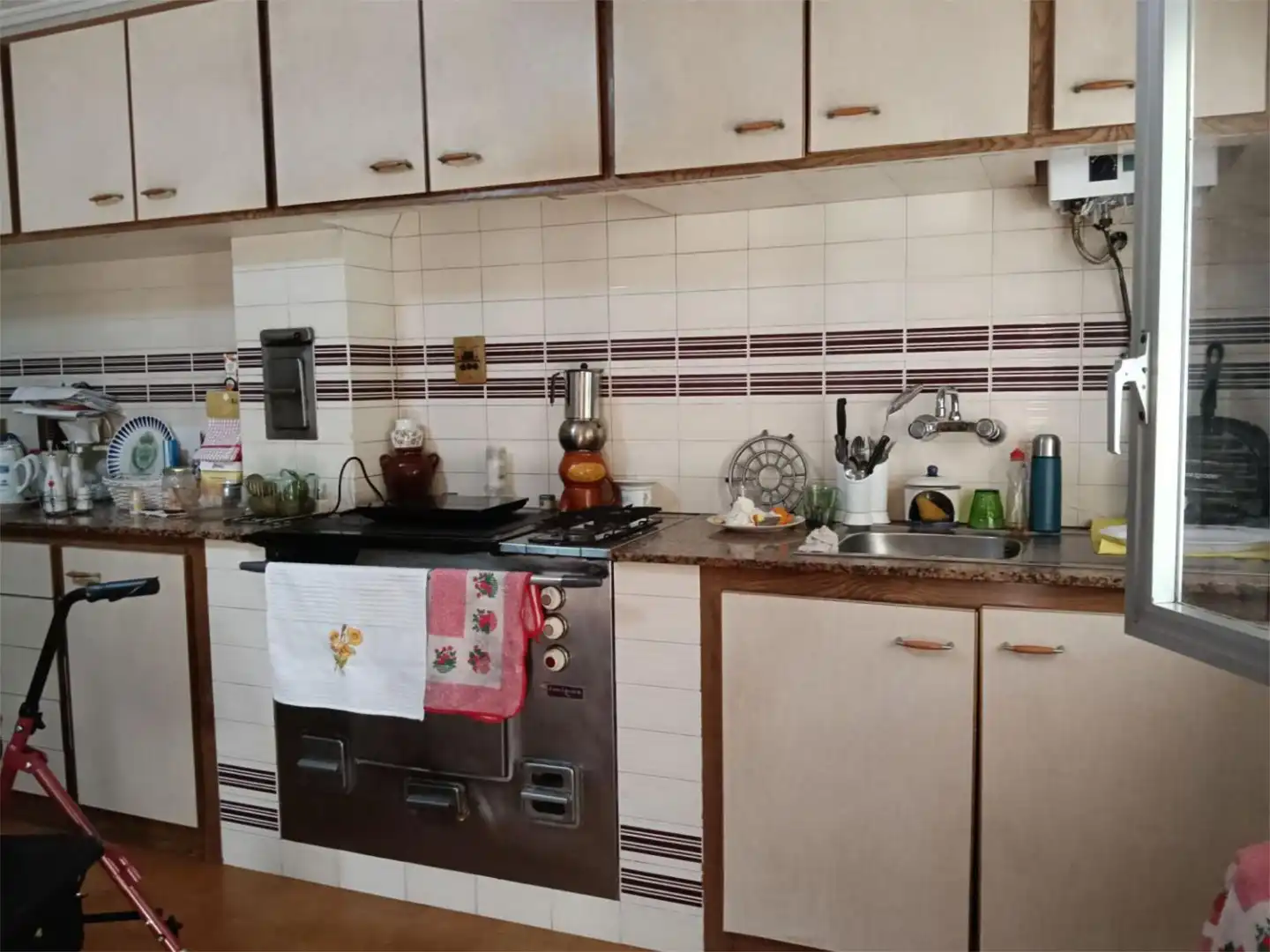 Küche von Einfamilien-Reihenhaus zum Verkauf in Lalín mit Privatgarten und Möbliert