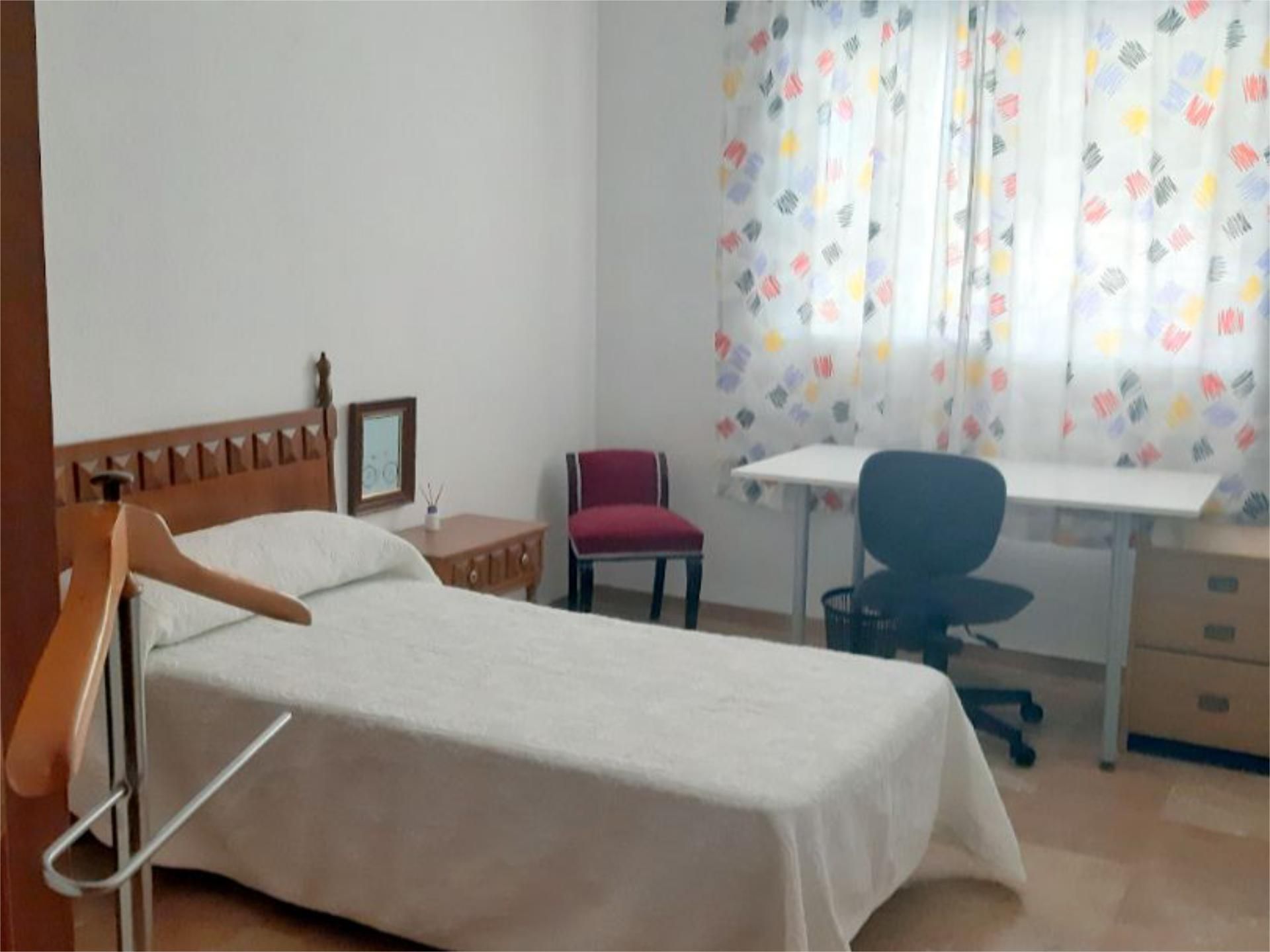 Flat to share in Calle Pérez Casas, 45, San José