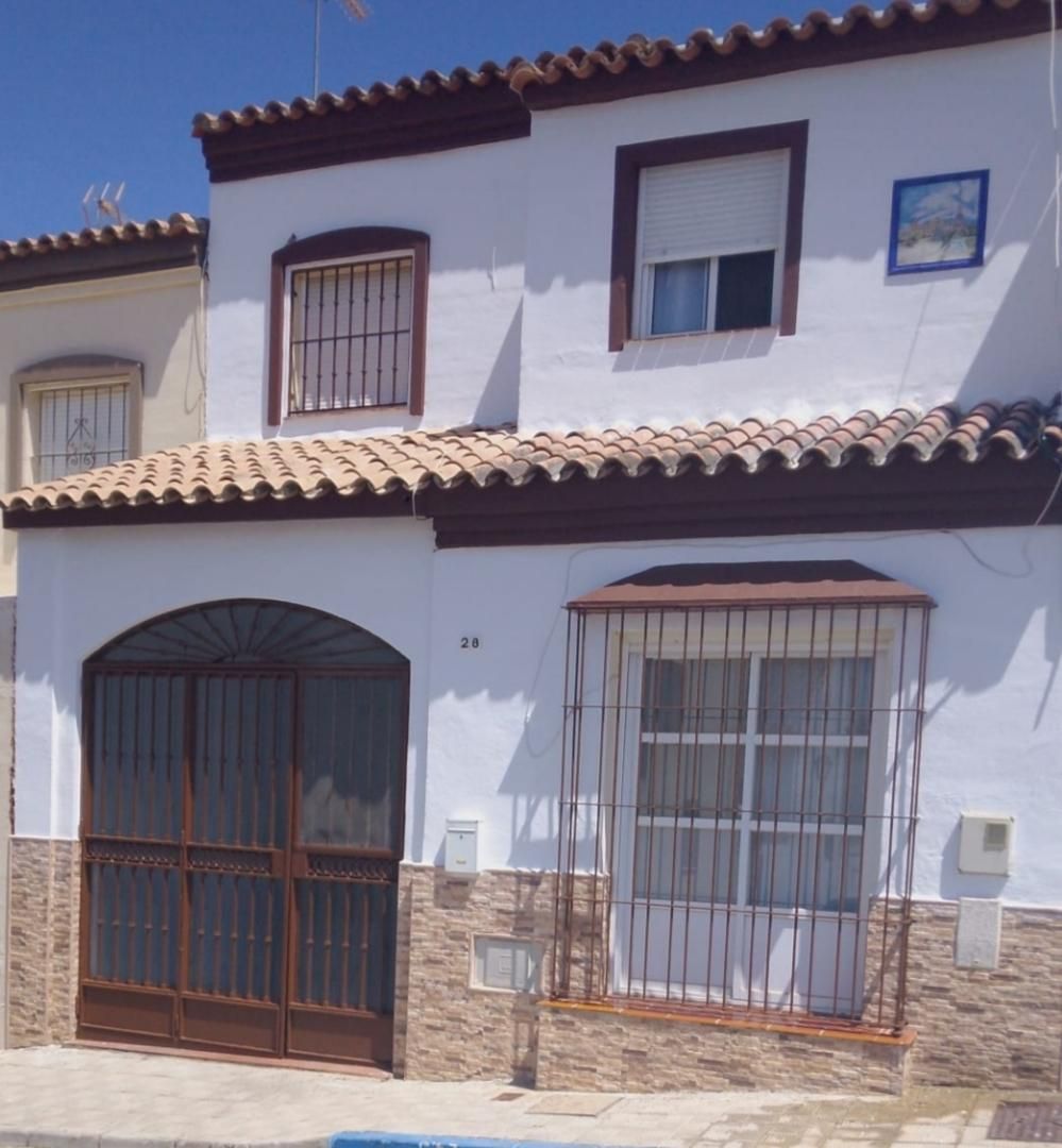 Vista exterior de Casa adosada en venda en La Puebla del Río amb Aire condicionat