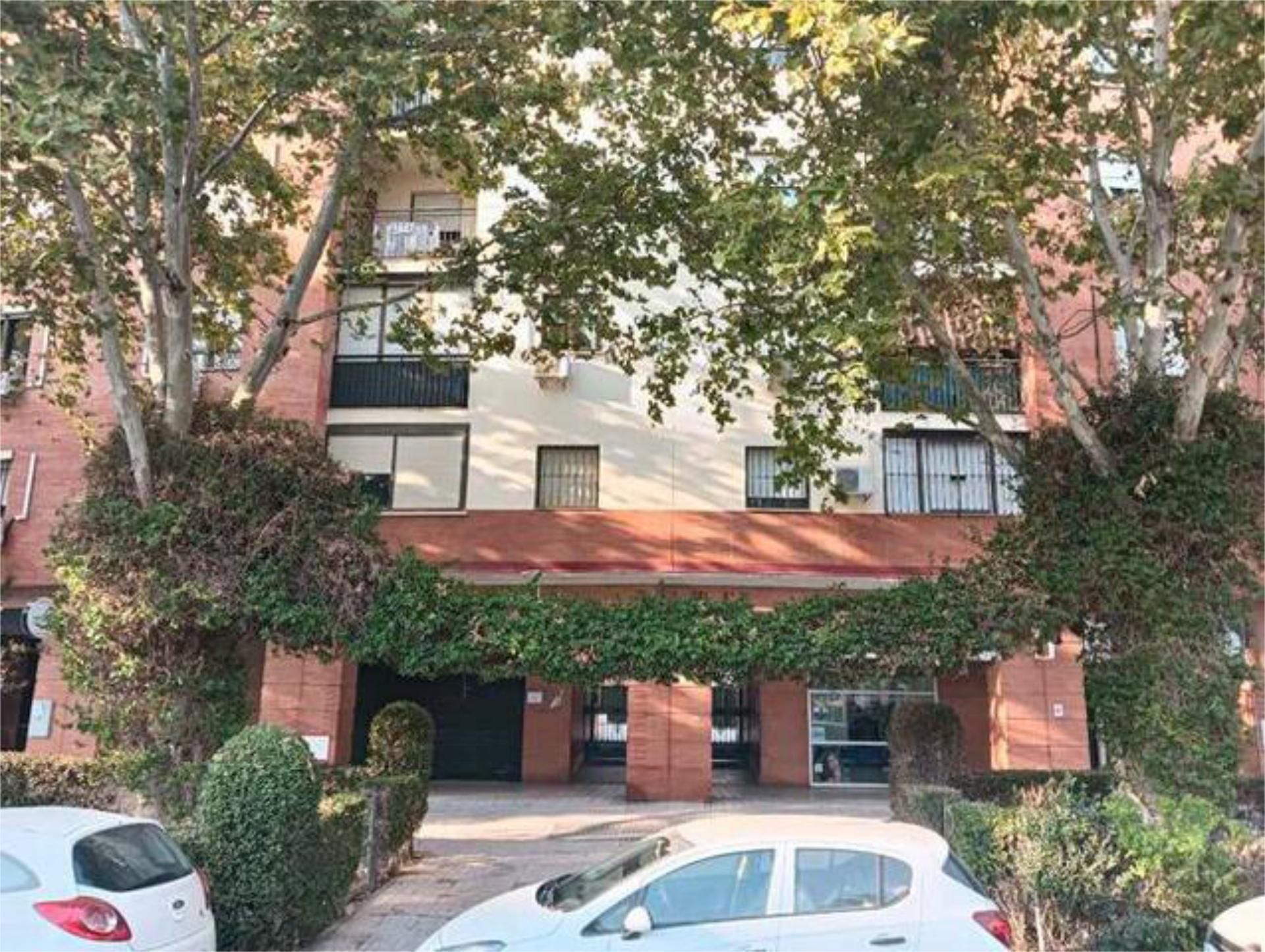 Vista exterior de Pis en venda en  Sevilla Capital amb Calefacció, Piscina i Moblat