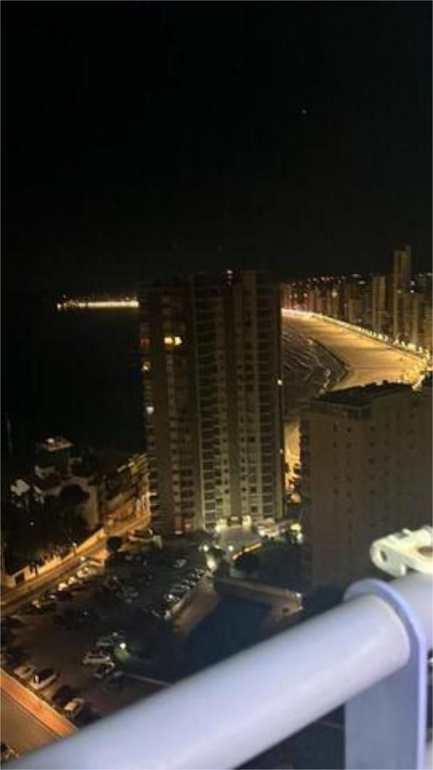 Vista exterior de Apartament de lloguer en Benidorm amb Calefacció, Terrassa i Moblat