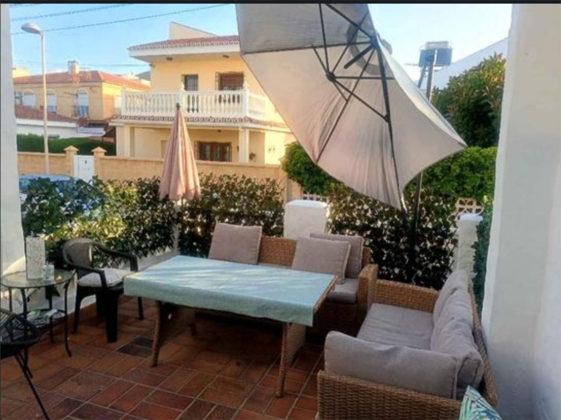 Casa adosada per a compartir a Calle Tulipán, 14, Calahonda - Carchuna
