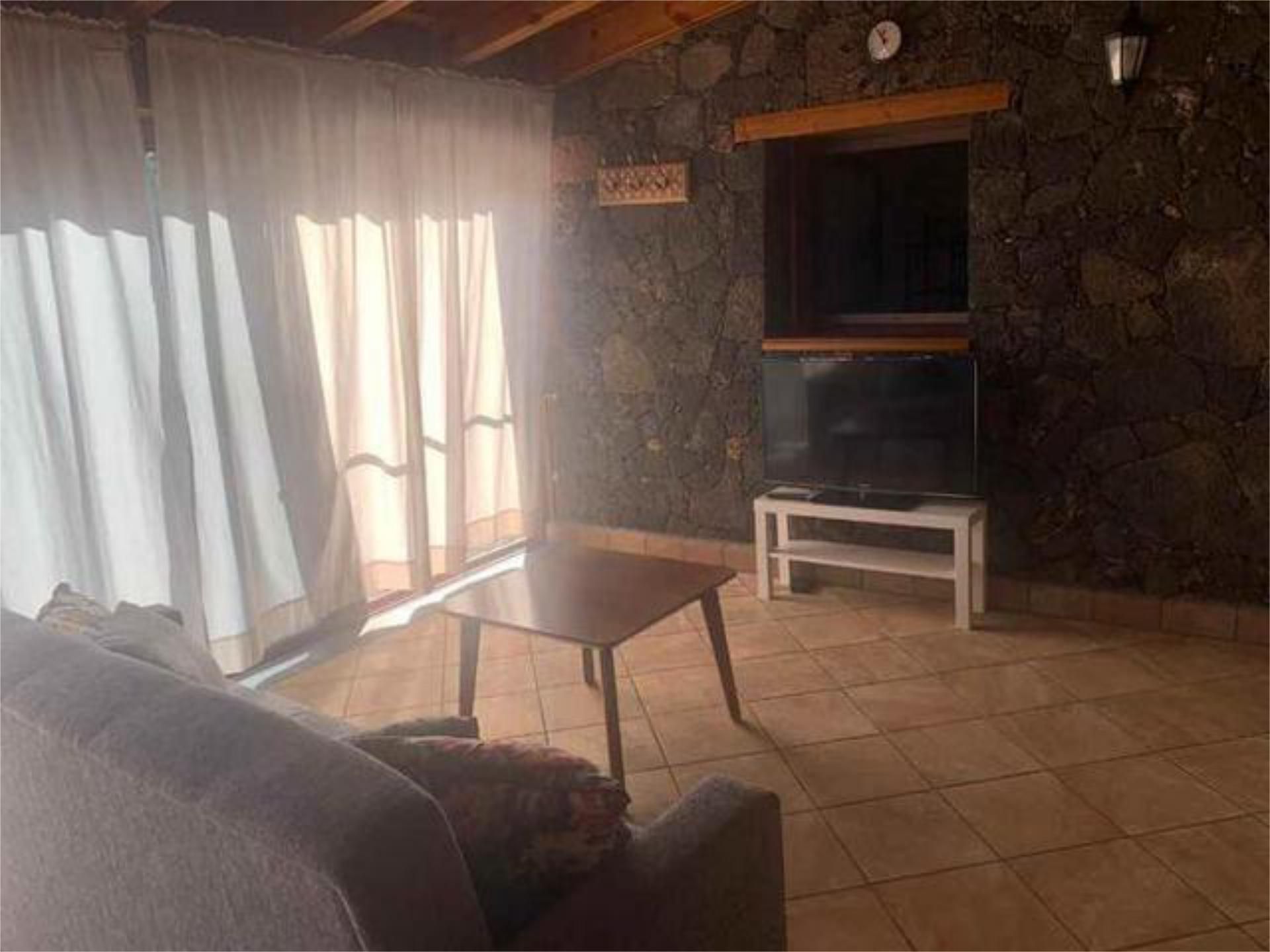 Wohnzimmer von Wohnungen miete in Frontera mit Privatgarten und Möbliert