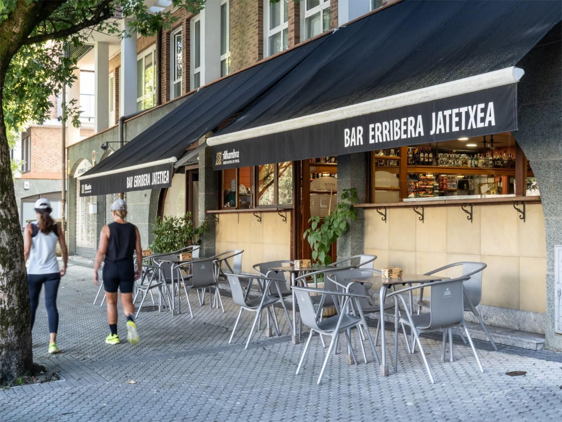 Vista exterior de Local en venda en Donostia - San Sebastián  amb Aire condicionat, Calefacció i Moblat