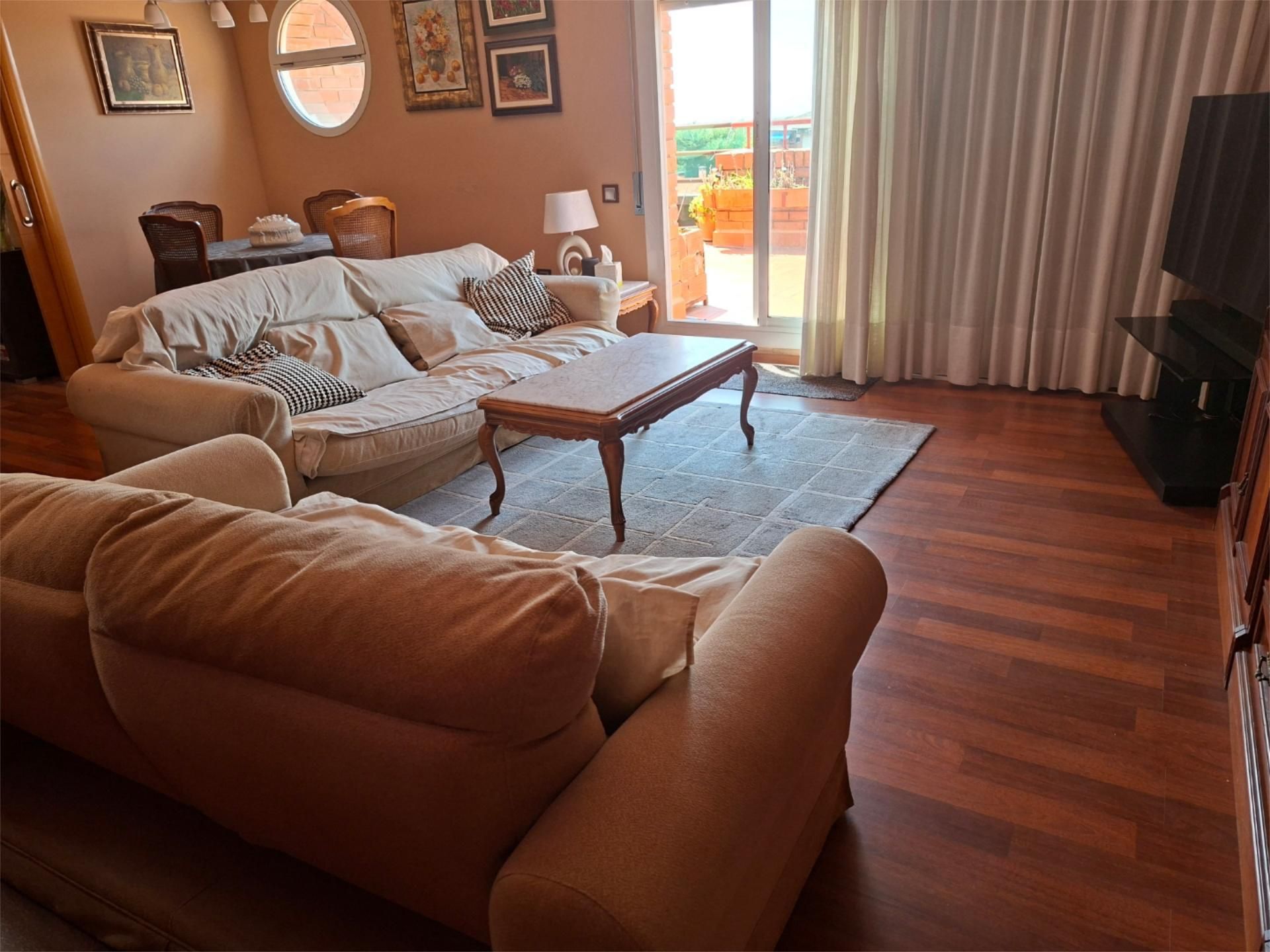 Sala d'estar de Àtic en venda en El Vendrell amb Aire condicionat i Balcó