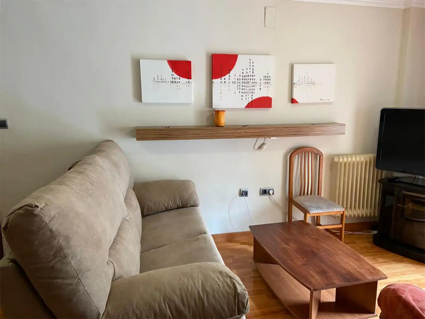 Wohnzimmer von Wohnung zur untervermieten in Granada mit Heizung, Privatgarten und Parkett