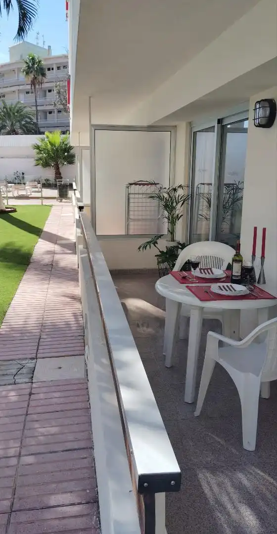 Apartamento de alquiler en Avenida de Bonn, 30, Playa del Inglés Terraza de Apartamento de alquiler en San Bartolomé de Tirajana con Terraza y Piscina