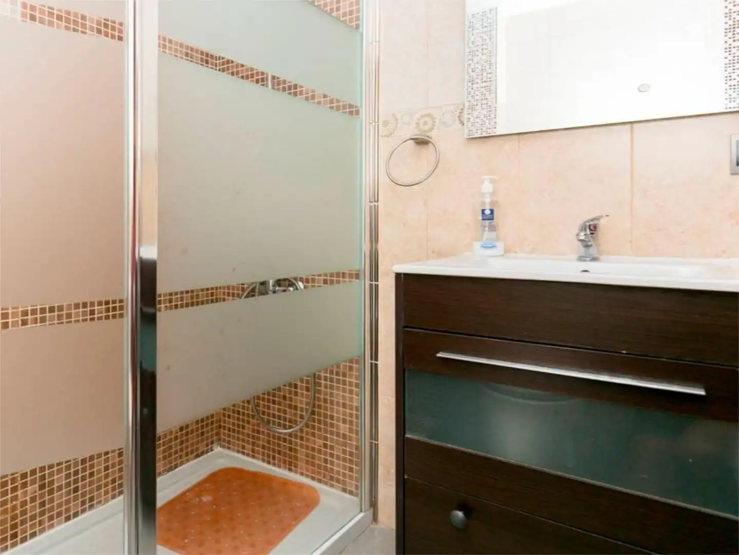 Badezimmer von Wohnung zur untervermieten in Granada mit Heizung, Privatgarten und Parkett