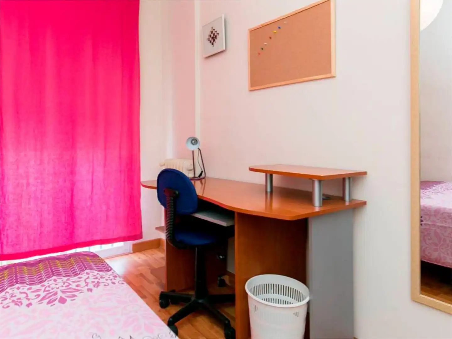 Schlafzimmer von Wohnung zur untervermieten in Granada mit Heizung, Privatgarten und Parkett