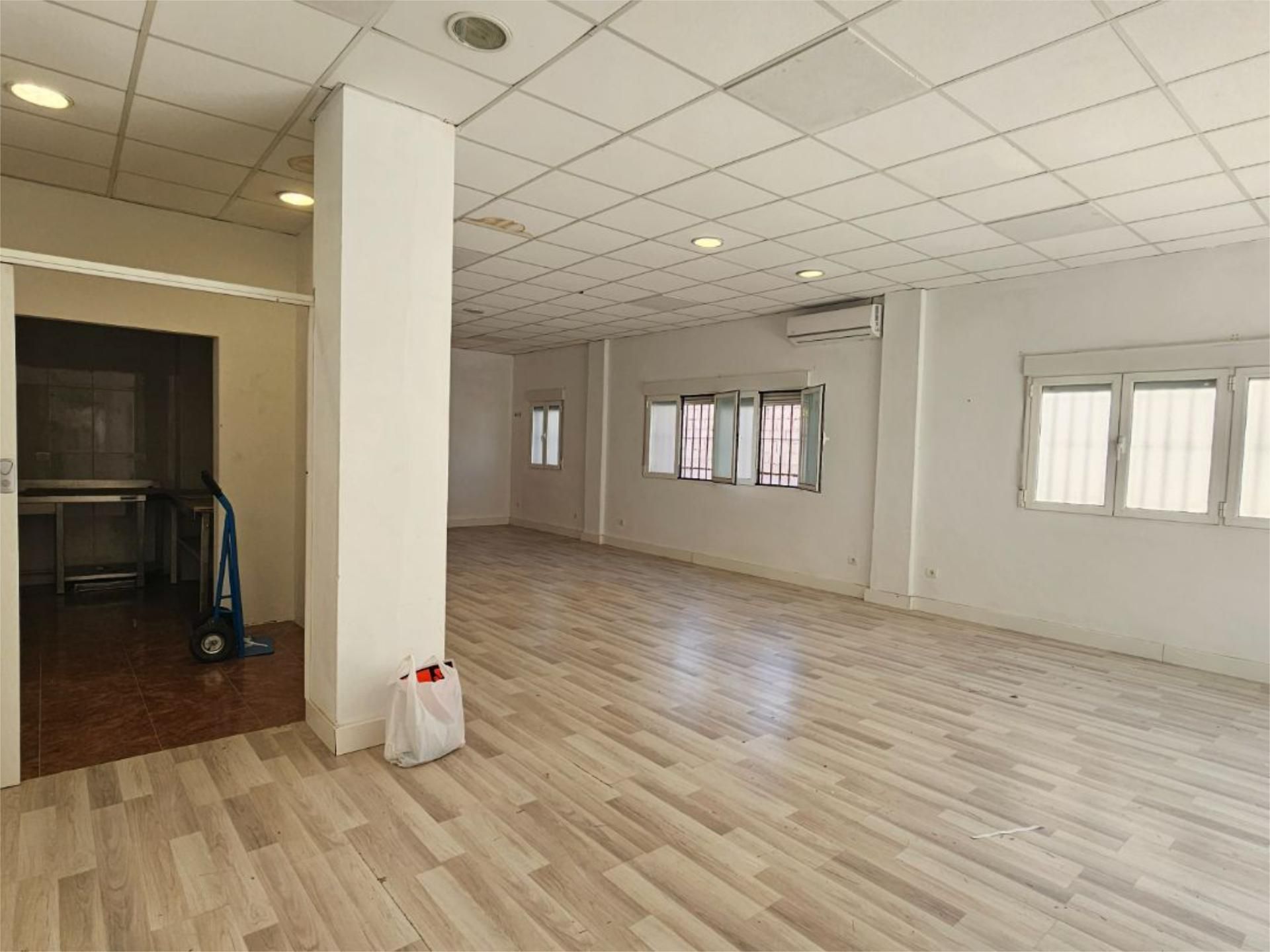 Local de lloguer en  Granada Capital amb Aire condicionat, Calefacció i Parquet
