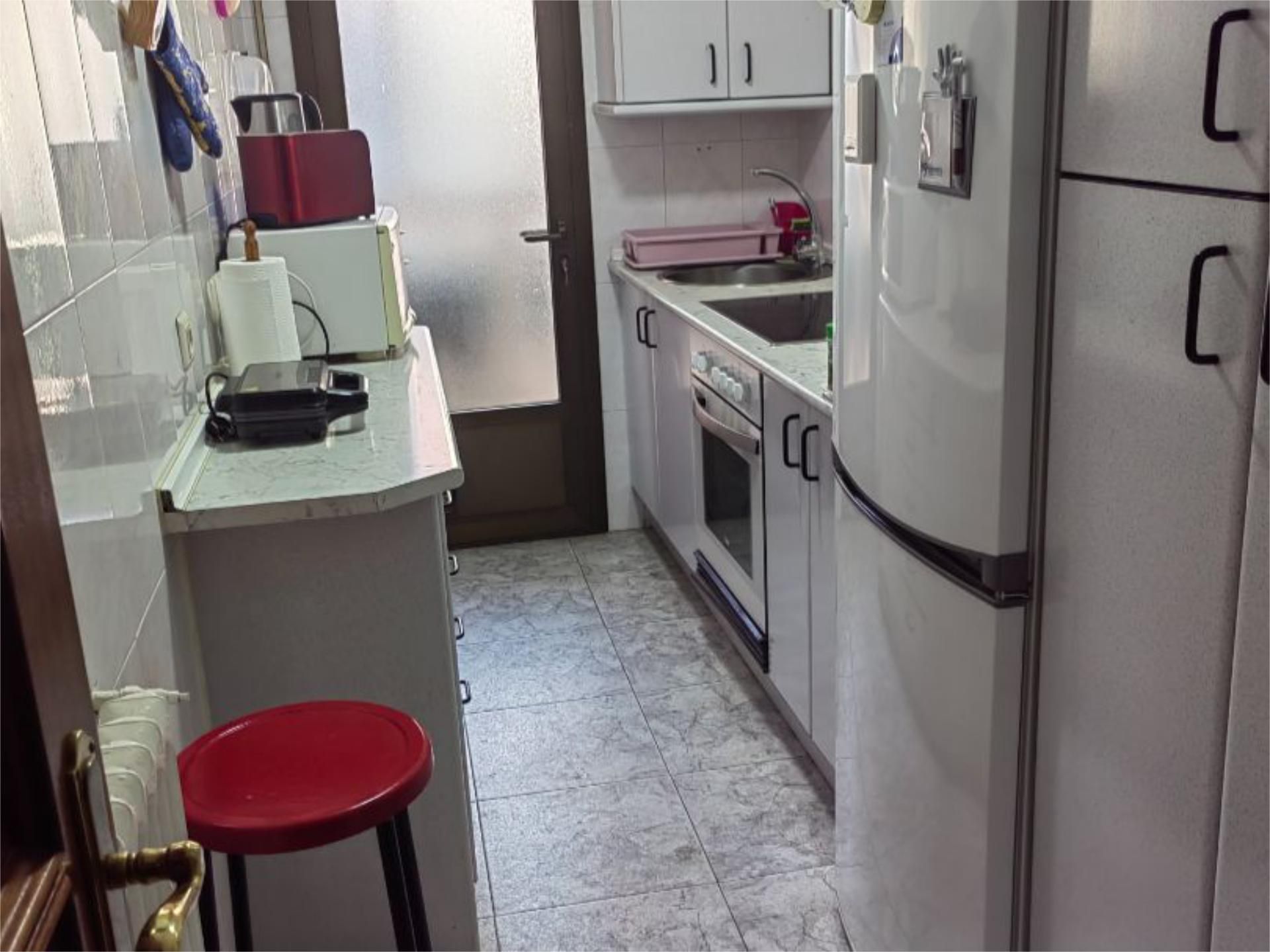 Flat to share in Calle San Vicente el Real, 3, San Lorenzo - San Marcos