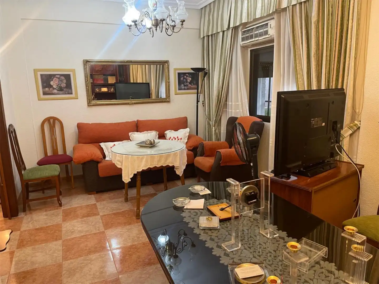 Pis de lloguer a Calle Pintor Espinosa, 12, Vista Alegre - Parque Cruz Conde Sala d'estar de Pis de lloguer en Córdoba amb Aire condicionat, Jardí privat i Moblat