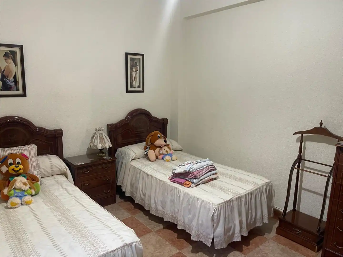 Pis de lloguer a Calle Pintor Espinosa, 12, Vista Alegre - Parque Cruz Conde Dormitori de Pis de lloguer en Córdoba amb Aire condicionat, Jardí privat i Moblat