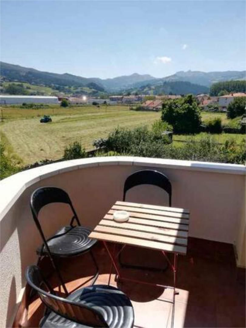 Terrassa de Pis de lloguer en Ampuero amb Calefacció, Terrassa i Piscina