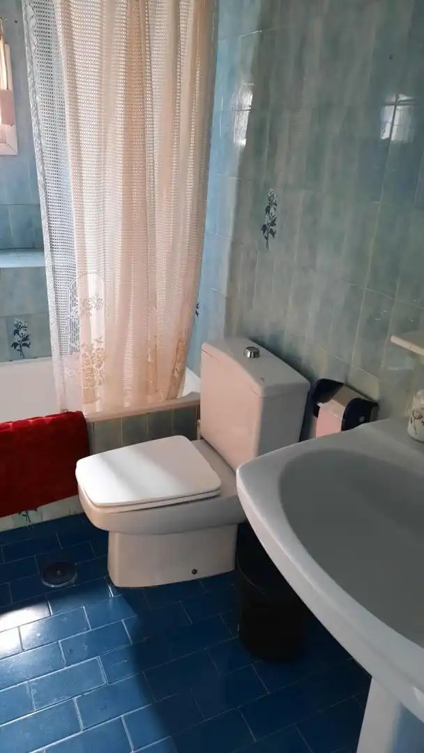 Casa adosada en venta en Calle Baja, 37, Diezma Baño de Casa adosada en venta en Diezma con Parquet, Terraza y Trastero