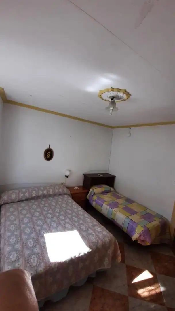 Casa adosada en venta en Calle Baja, 37, Diezma Habitación de Casa adosada en venta en Diezma con Parquet, Terraza y Trastero