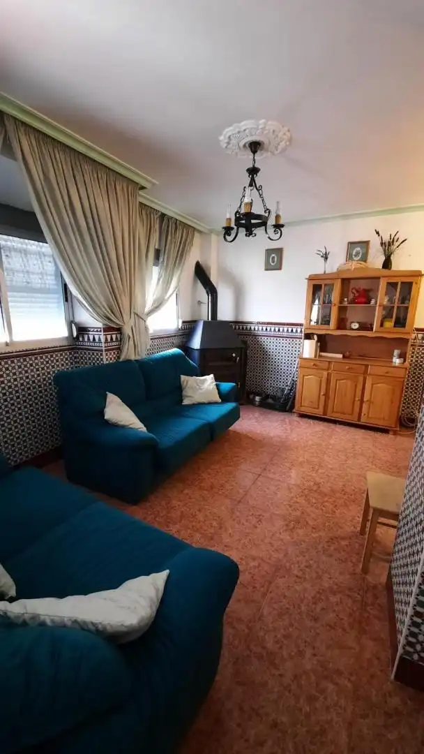 Casa adosada en venta en Calle Baja, 37, Diezma Sala de estar de Casa adosada en venta en Diezma con Parquet, Terraza y Trastero