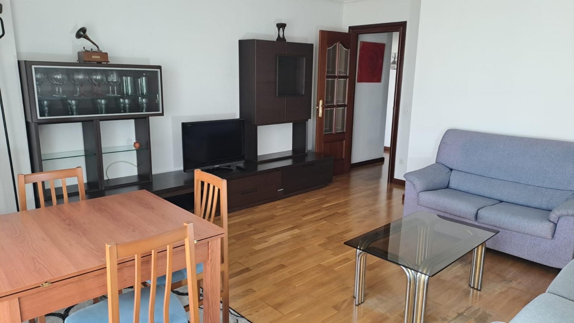 Living room of Apartment to rent in Lardero  with Heating, Parquet flooring and Furnished