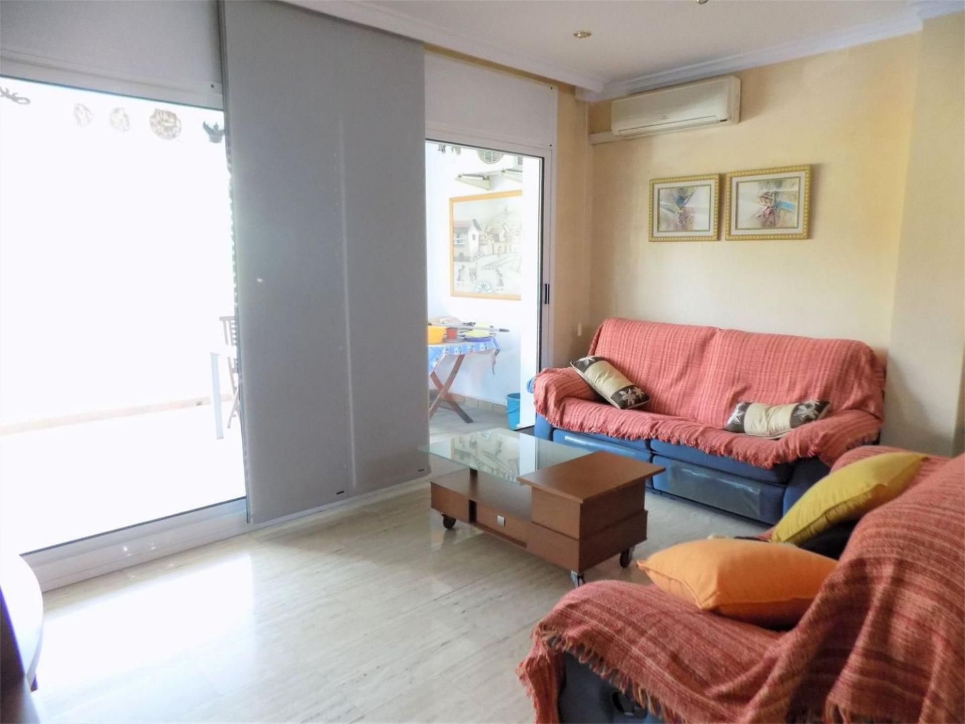 Sala d'estar de Pis de lloguer en Badalona amb Aire condicionat, Calefacció i Parquet